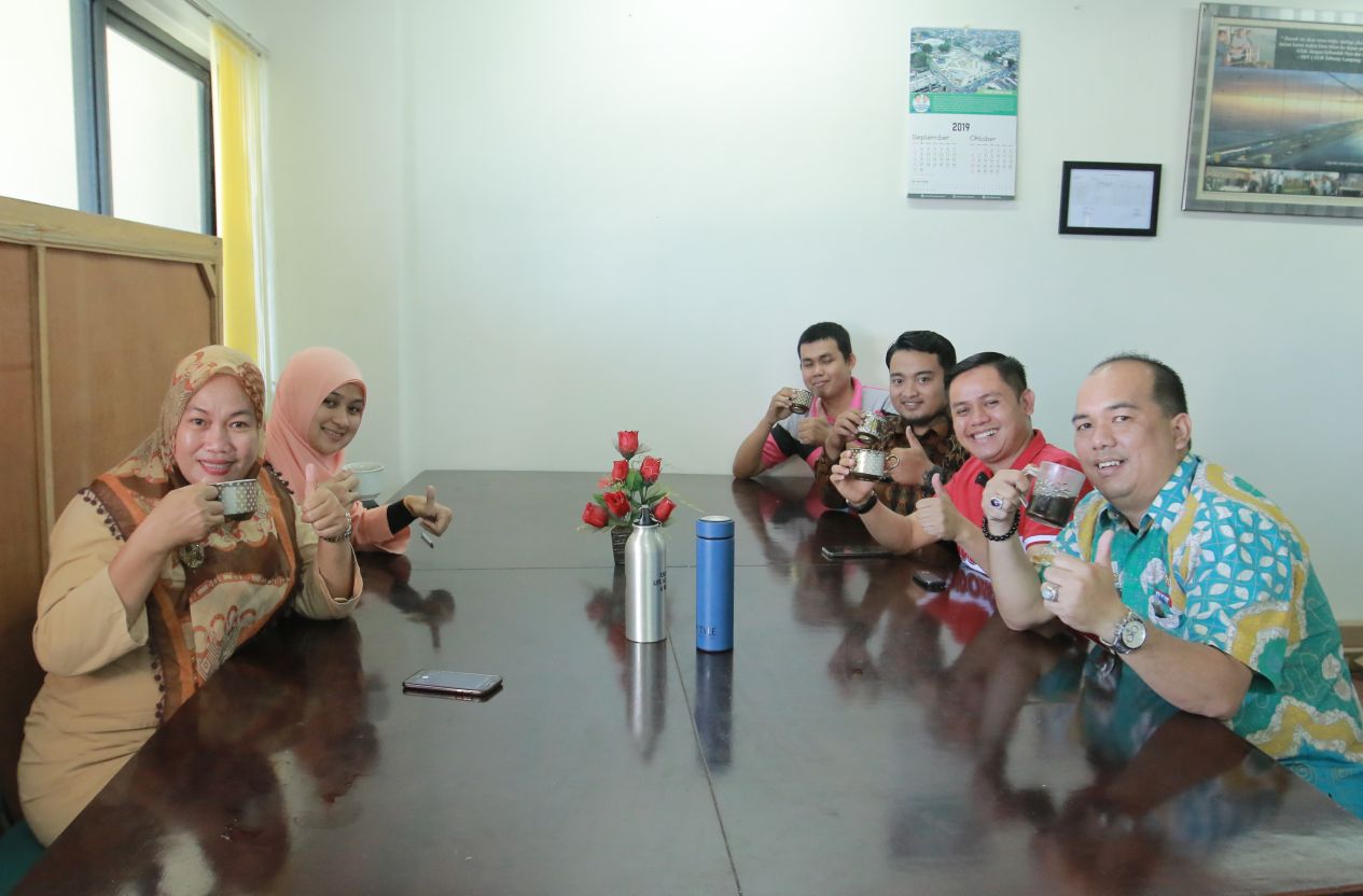 BERITA FOTO - PNS Pemprov Lampung Ngopi Bareng Usai Lakukan Senam Pagi