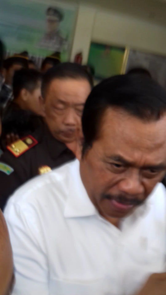 Tinggalkan Kejati Lampung, HM Prasetyo Dikawal Barikade Jaksa