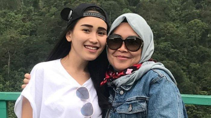 ibunda-ayu-ting-ting-beri-syarat-tak-sembarangan-untuk-calon-suami-putrinya-kelak.jpg