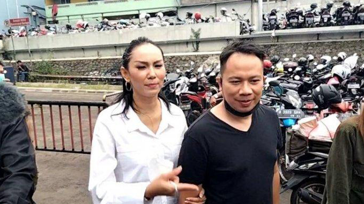 Kalina Oktarani Temani Sidang Calon Suaminya, Vicky Prasetyo