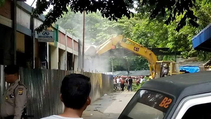 Pemkot Bongkar 32 Ruko di Dalam Terminal Kota Metro