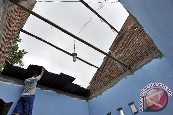 128 Bangunan di Madura Rusak Akibat Terjangan Angin Puting Beliung