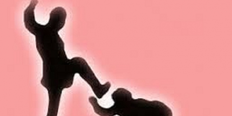 Suami Aniaya Istri hinga Tewas di Depan Anak Mereka