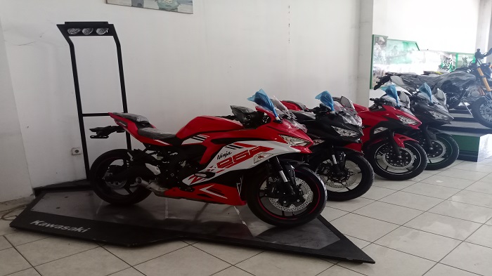 info-motor-harga-kawasaki-alami-kenaikan-hingga-rp-2-jutaan-menjelang-lebaran.jpg