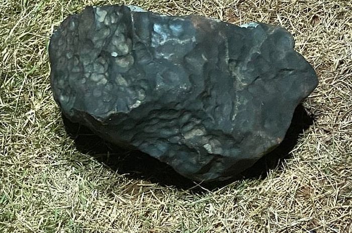 Gegara Hujan Batu Meteorit Berusia Miliaran Tahun, Warga Santa Ketiban Rezeki, Per Gram Rp 100 Ribu