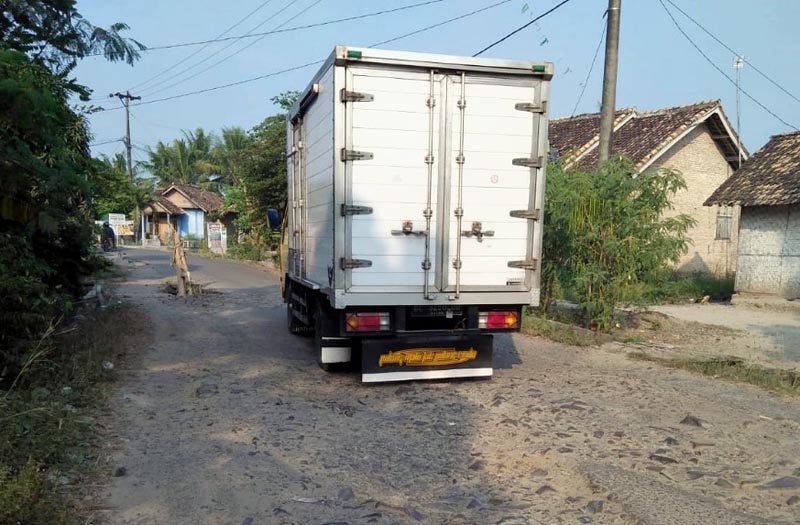 Jalan Rusak di Desa Sidomakmur Tak Kunjung Diperbaiki, Warga: Harusnya Jadi Perhatian Plt Bupati