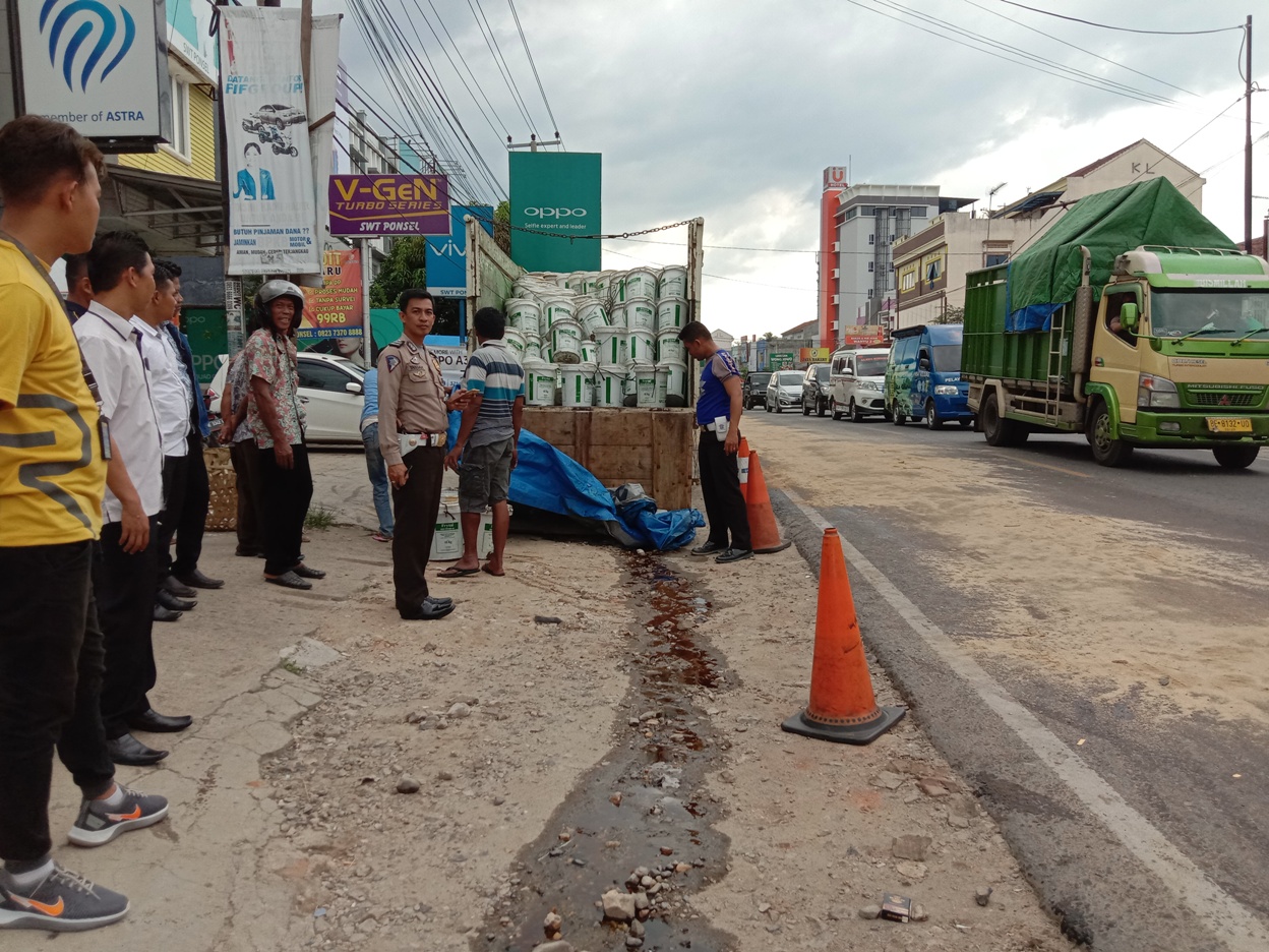 Jatuh karena Ceceran Minyak Goreng di Jalinbar Pringsewu, 10 Pengendara Lapor Polisi