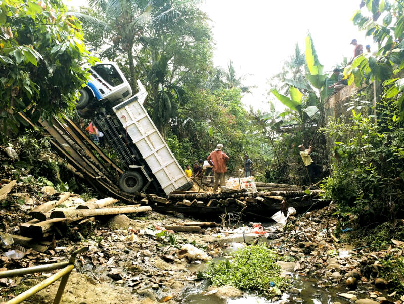 jembatan-patah_20180926_180240.jpg