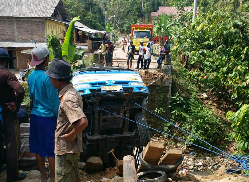 jembatan-patah_20180926_183312.jpg