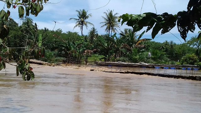 jembatan-terendam_20180404_155945.jpg