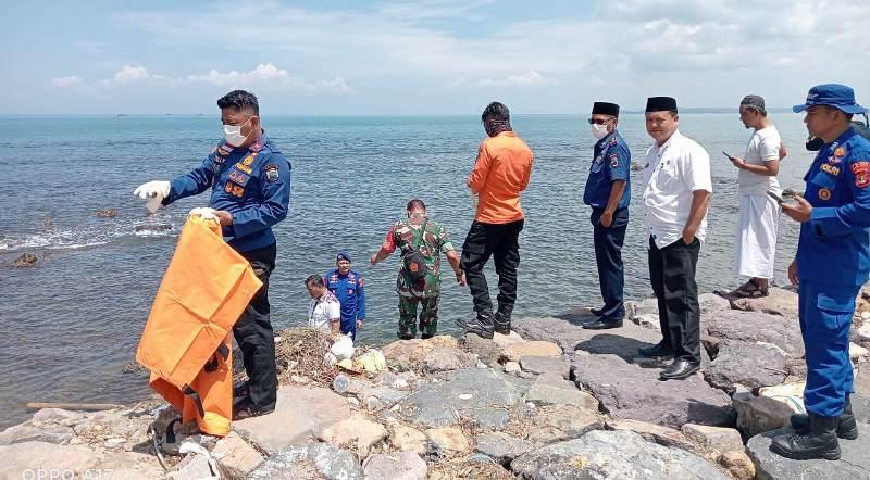 jenazah-anonim-di-pantai-kelapa-doyong-Lampung-Selatan-c.jpg