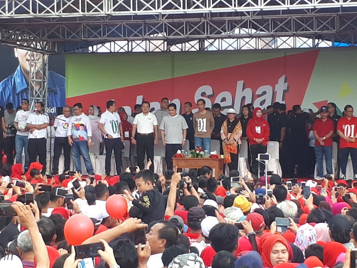 jokowi-sudah-berada-di-tugu-adipura.jpg