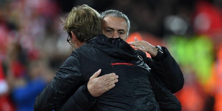 jose-mourinho-dan-juergen-klopp-berpelukan_20170111_092731.jpg