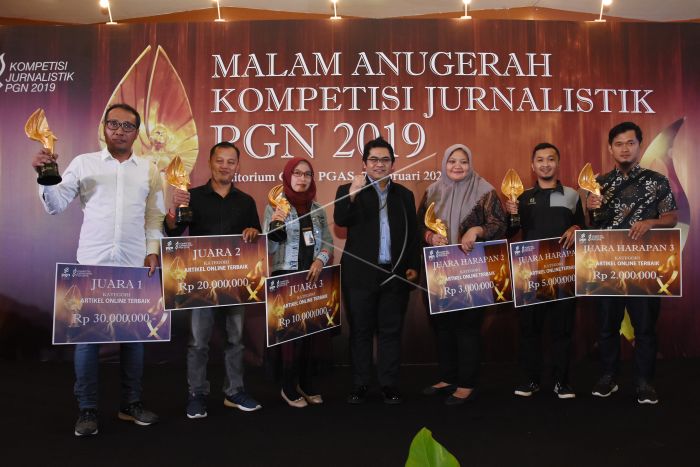 jurnalis-tribun-lampung-sulis-setia-markhamah-raih-anugerah-jurnalistik-pgn-2019.jpg