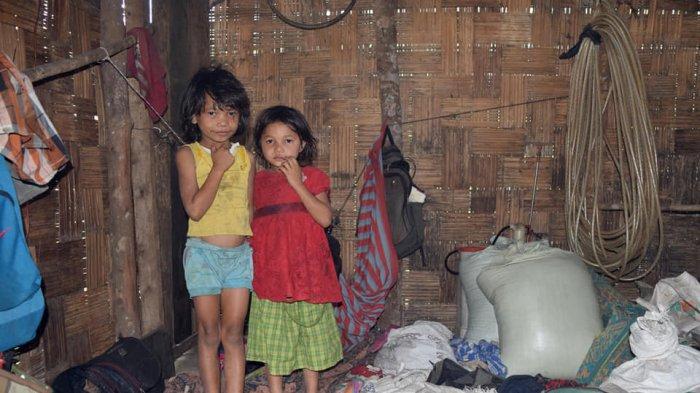 kakak-beradik-miskin-di-gubuk-reyot.jpg