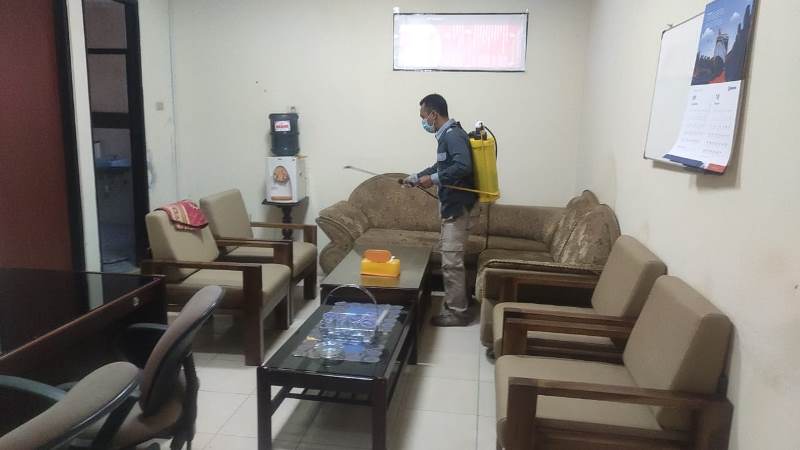 kantor-kpu-lampung-disemprot-disinfektan.jpg
