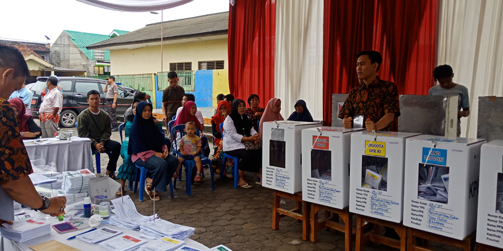 Kapolres dan Karo Ops Polda Pantau Langsung Suasana Pemungutan Suara Ulang di TPS 25 Way Halim