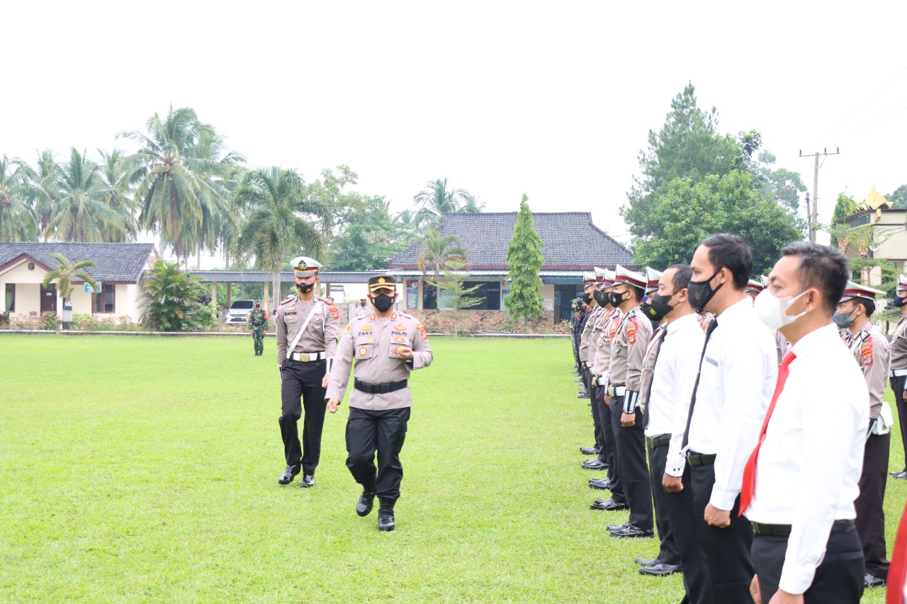 kapolres-pimpin-apel-gelar-pasukan-operasi-ketupat-di-polres-lampung-timur.jpg