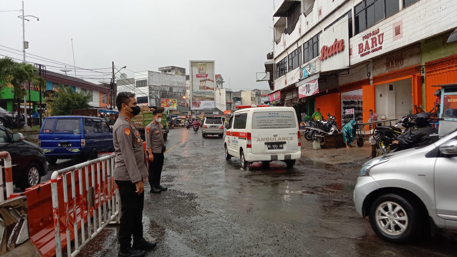 Jalinbar Pringsewu Macet akibat Tergenang, Kapolres Terjun Langsung