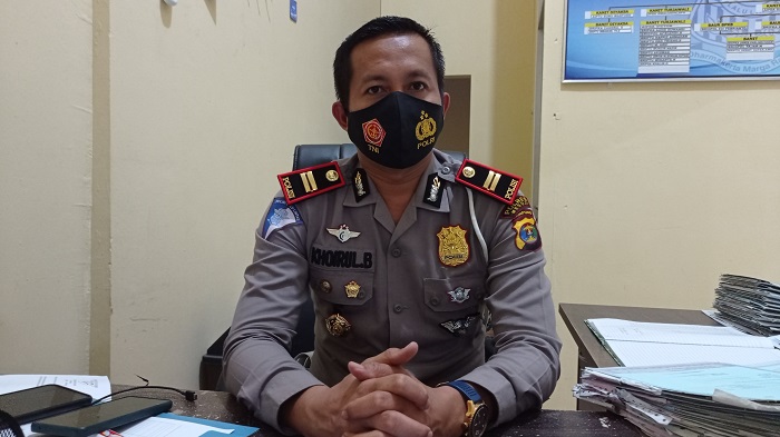 kasat-lantas-polres-mesuji-iptu-khoirul-bahri-saat-ditemui-di-ruang-kerjanya.jpg