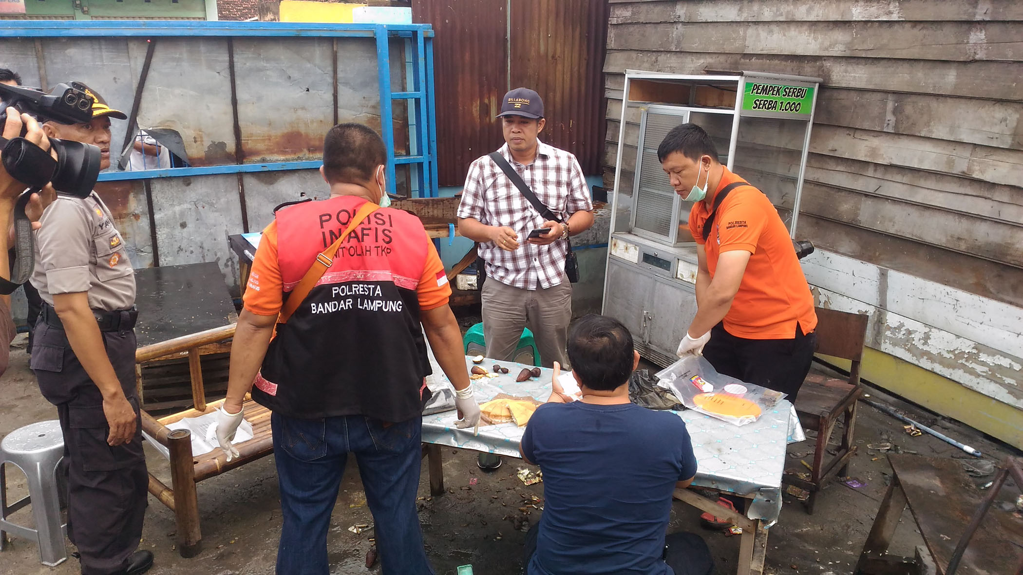 kasat-reskrim-polresta-bandar-lampung-kompol-rosef-di-tkp-penemuan-mayat.jpg