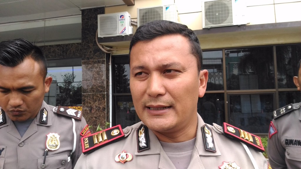 Tindak Parkir Liar di Jl A Yani