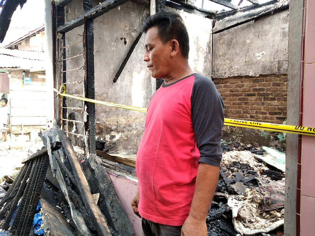 Uang Tabungan Ludes Terbakar, Tukang Parkir Ini Masih Bersyukur Keluarga dan Motornya Selamat