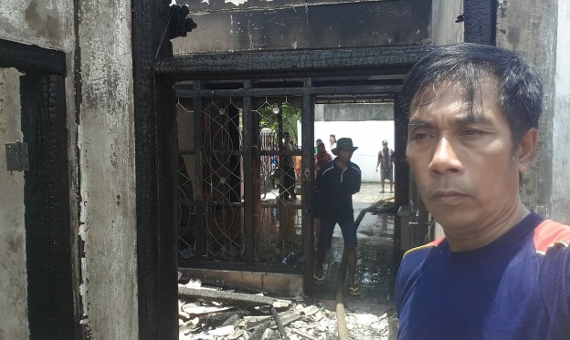 BREAKING NEWS - Warga Berjibaku 2 Jam Padamkan Api di Kampung Poncowati