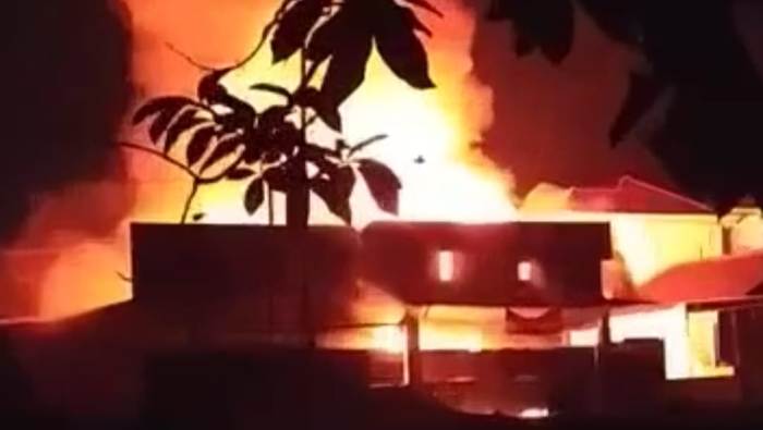 Kebakaran di Lampung Selatan, Polisi Tanjung Bintang Turun Tangan Padamkan Api