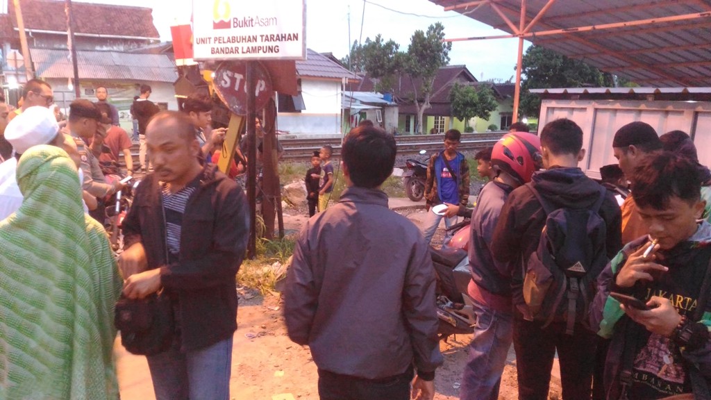 PT KAI: Masinis Sudah Bunyikan Klakson, Motor Tetap Terobos Palang Pintu