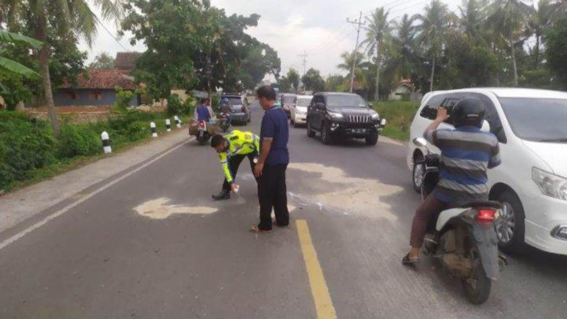kecelakaan-maut-2-siswi-smp-tewas-di-jalinbar-pringsewu.jpg