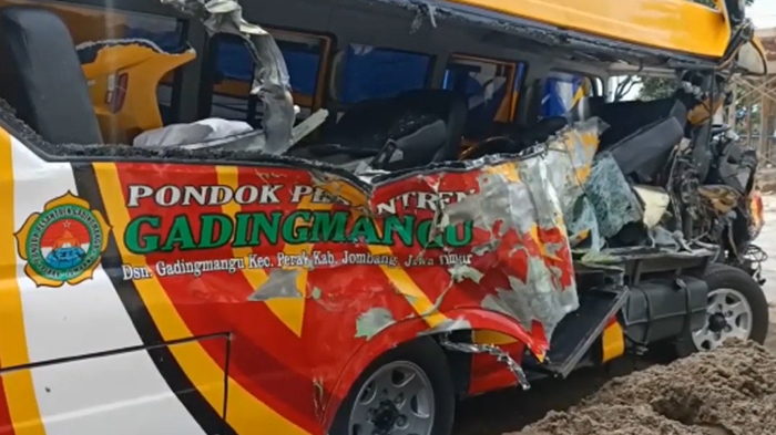 Kecelakaan Mobil Ponpes Gadingmangu Jombang, Dihantam Truk Usai Solat Subuh