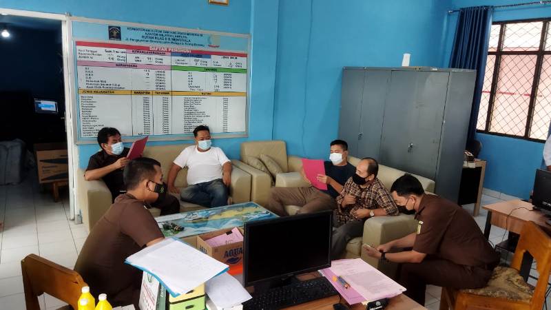 kejari-perpanjang-masa-penahanan-2-tersangka-dugaan-korupsi-dak-disdik-tulangbawang.jpg