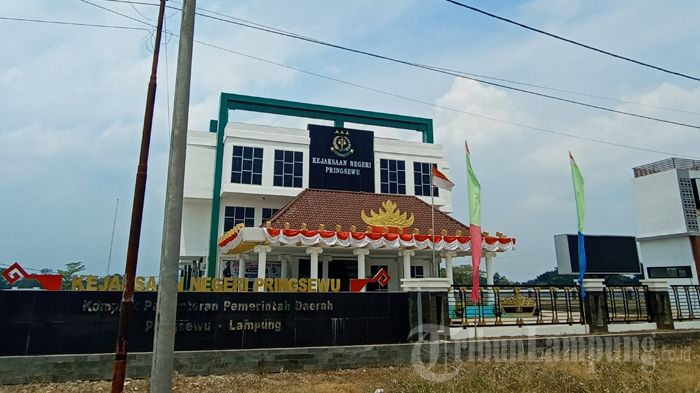 kejari-sudah-periksa-belasan-saksi-terkait-dugaan-korupsi-di-sekretariat-dprd-pringsewu.jpg