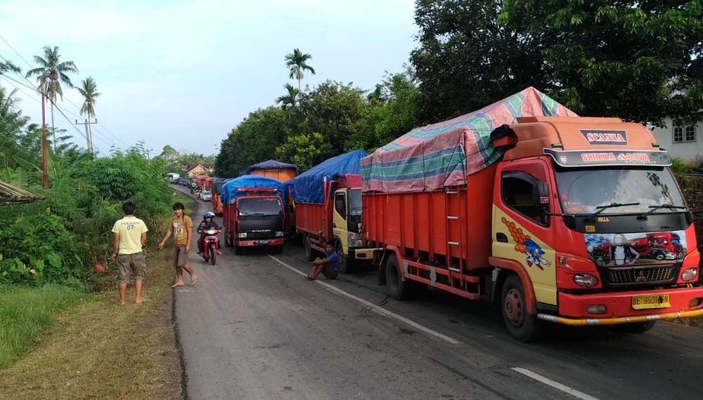 Jalintengsum Lampura Macet Hingga 4 Km, Ini Biang Keladinya