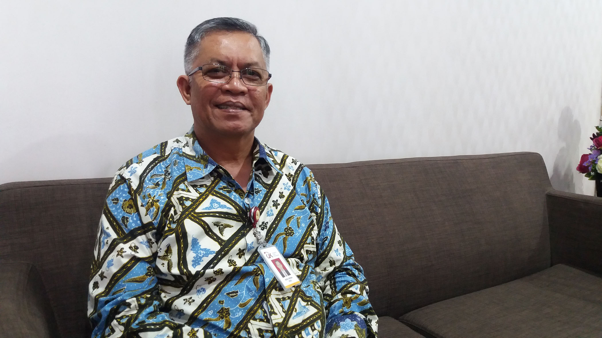 kepala-otoritas-jasa-keuangan-ojk-provinsi-lampung-indra-krisna.jpg