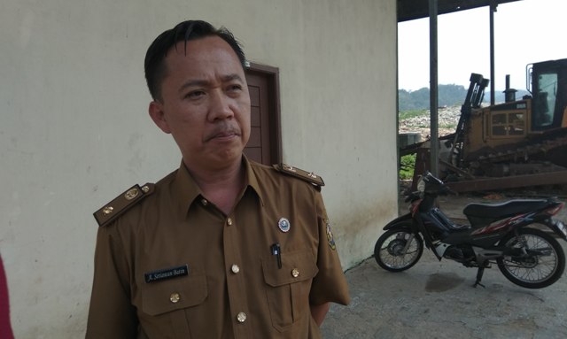 kepala-unit-pelaksana-teknis-tpa-bakung-setiawan-batin_20181016_194230.jpg