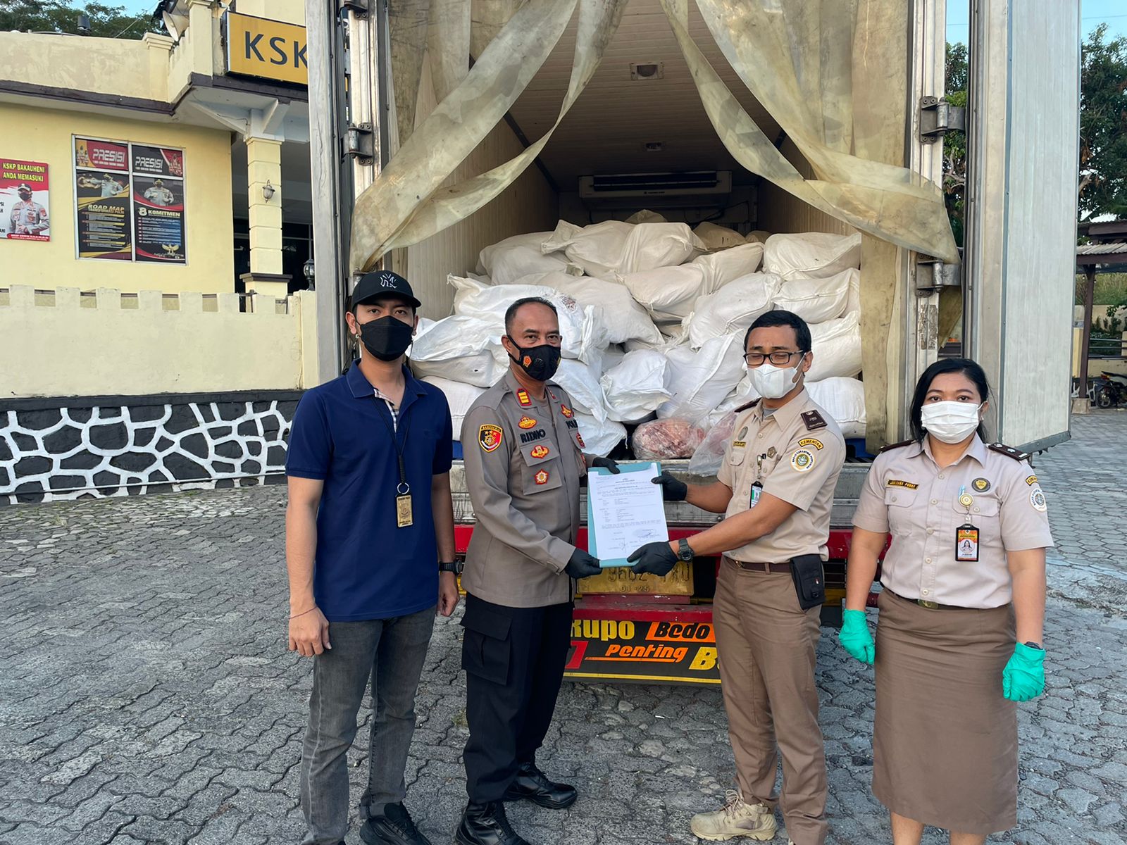 KSKP Bakauheni Lampung Gagalkan Penyelundupan 160 Karung Daging Celeng