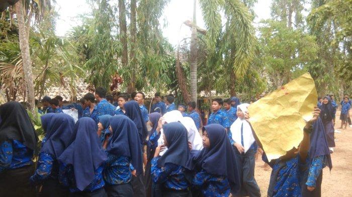 kepsek-didemo-siswa-smpn-3-sidomulyo-saat-jam-istirahat-antoro-sebut-soal-green-school.jpg