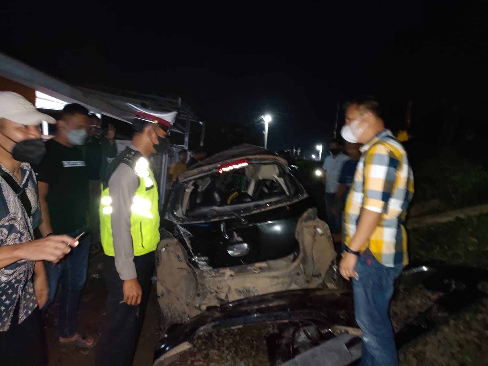 Kereta Api Kuala Stabas Tabrak Mobil Sedan, 2 Orang Meninggal Dunia di Lampung Selatan