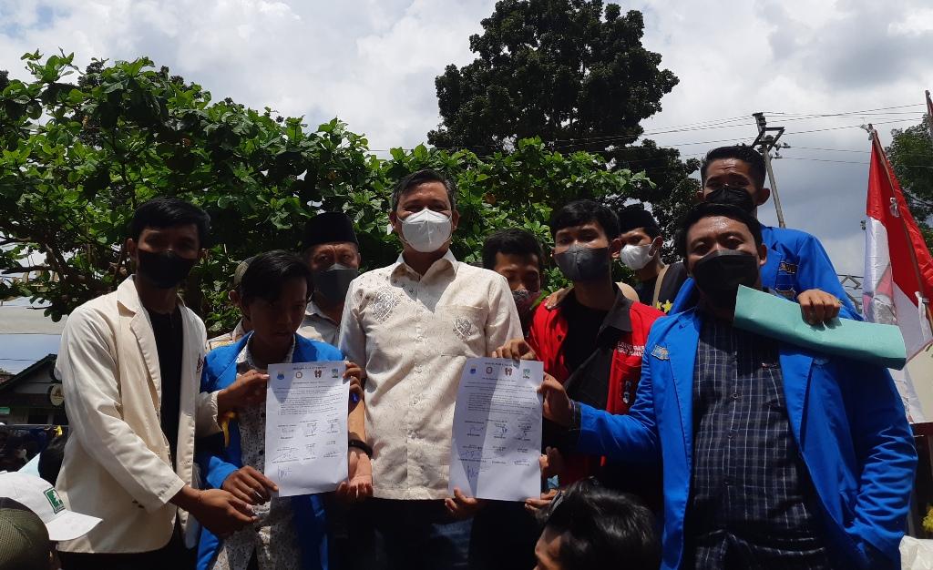 Datangi Massa Unjuk Rasa, Ketua DPRD Metro Berikan Dukungan Terhadap Tuntutan Mahasiswa