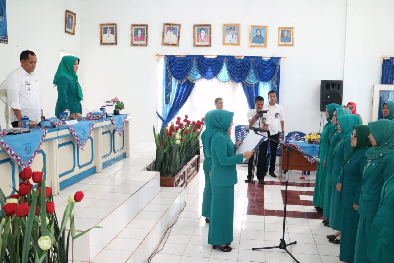 Ketua TP PKK Tanggamus Melantik Ketua TP PKK Kecamatan