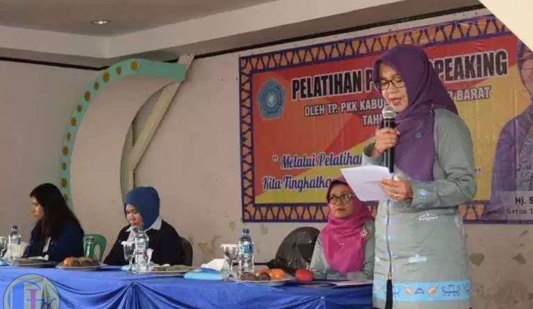 ketua-tp-pkk-kabupaten-pesisir-barat-septi-istiqlal.jpg