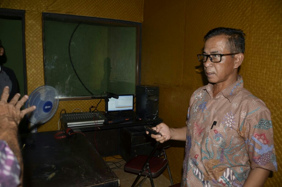 Khamamik Pantau Langsung Siaran Perdana Radio Pemda Mesuji