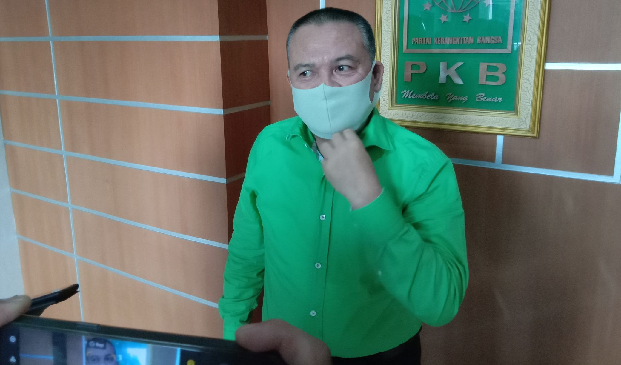 kherlani-belum-tentukan-wakil-klaim-akan-diusung-partai-besar-di-pilkada-pesisir-barat-2020.jpg