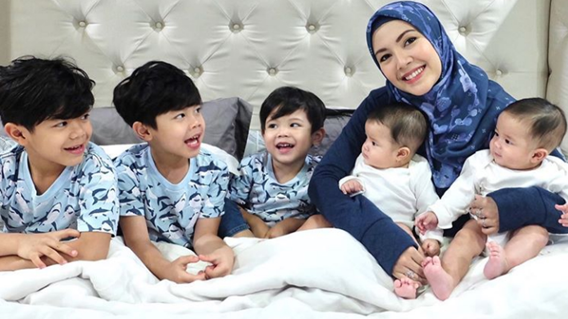 Artis Ratna Galih Kenang Momen Saat Anak Kembarnya Masih Berusia Beberapa Bulan