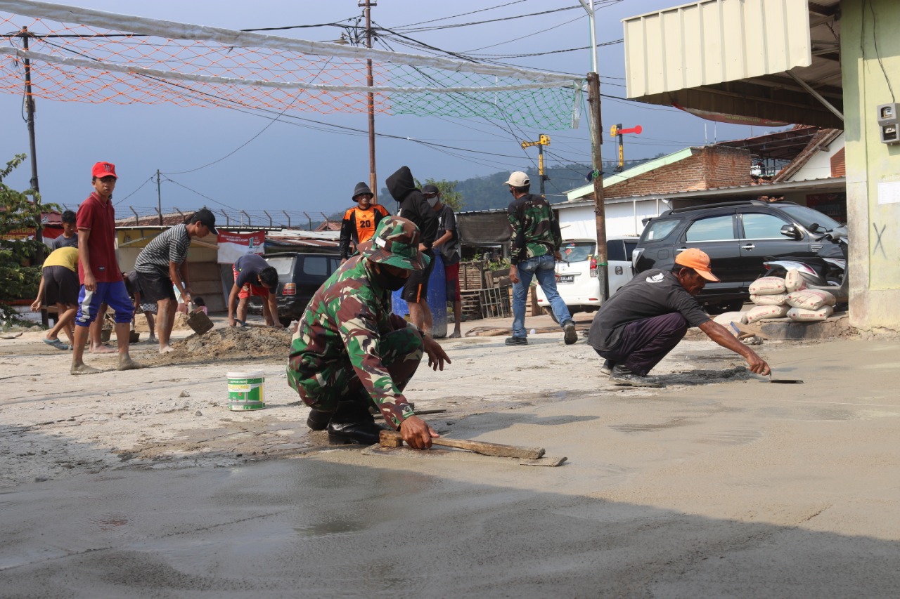 Rangkaian TMMD ke 109, Kodim 0410 Bandar Lampung Renovasi Lapangan Volly di RT 14 Garuntang