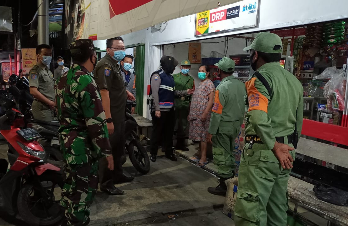 Koramil 410-06/Kedaton Rutin Patroli Rokes di Tempat Keramaian Hingga Malam Hari