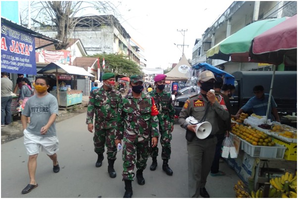 Adaptasi New Normal, Kodim 0410 Gencar Sosialisasi  Protokol Kesehatan ke Warga di Pasar Tradisional