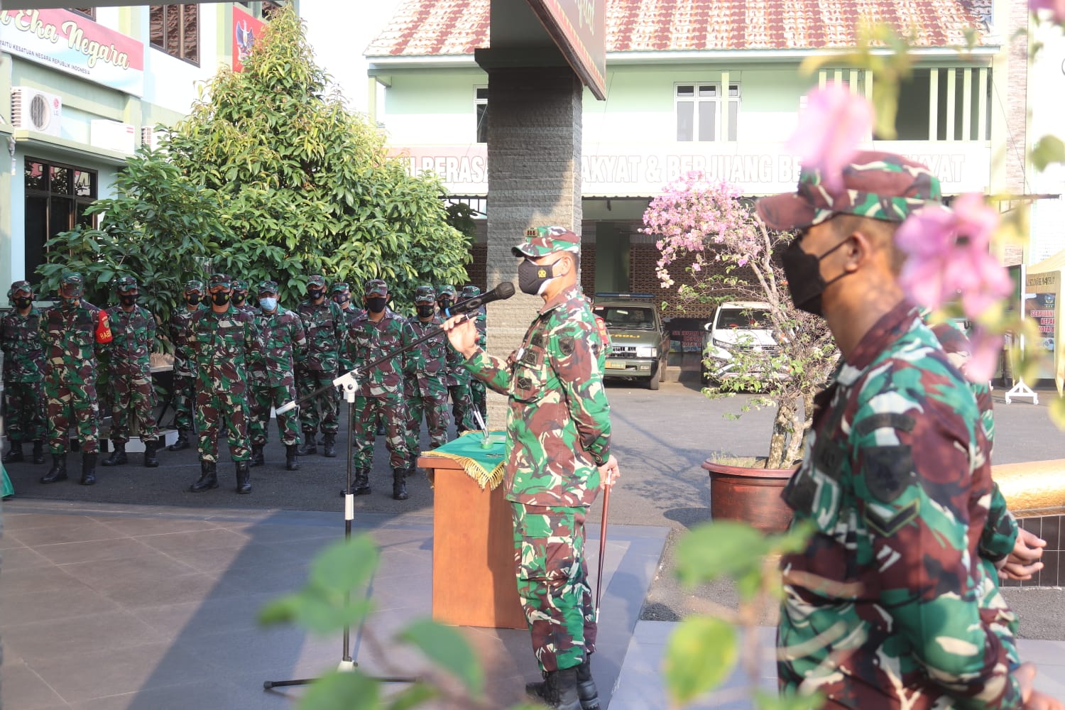 Kolonel Inf Romas Herlandes Pimpin Acara Korp Raport Pindah Satuan di Makodim